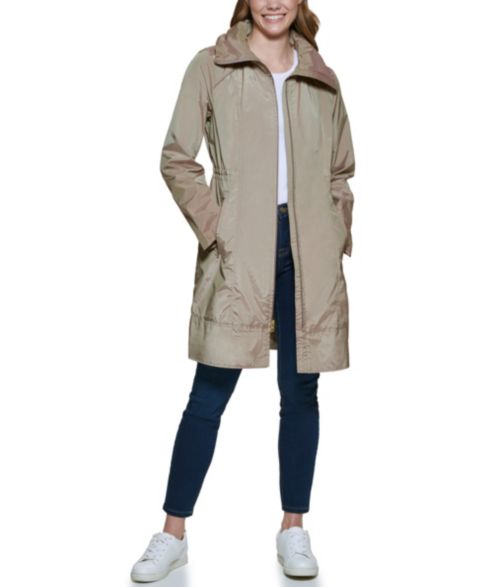 Женская куртка Cole Haan Signature 36” Travel Packable Rain Jacket, цвет: Шампань