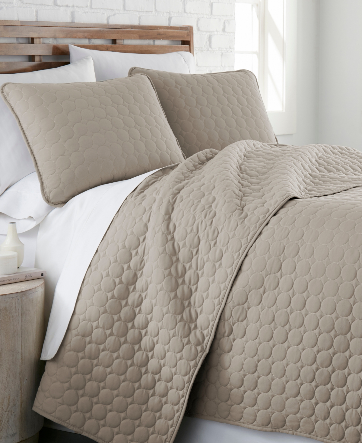 Southshore Fine Linens Ultra-soft Lightweight Embroidered 3-piece Quilt Set, King/california King In Taupe