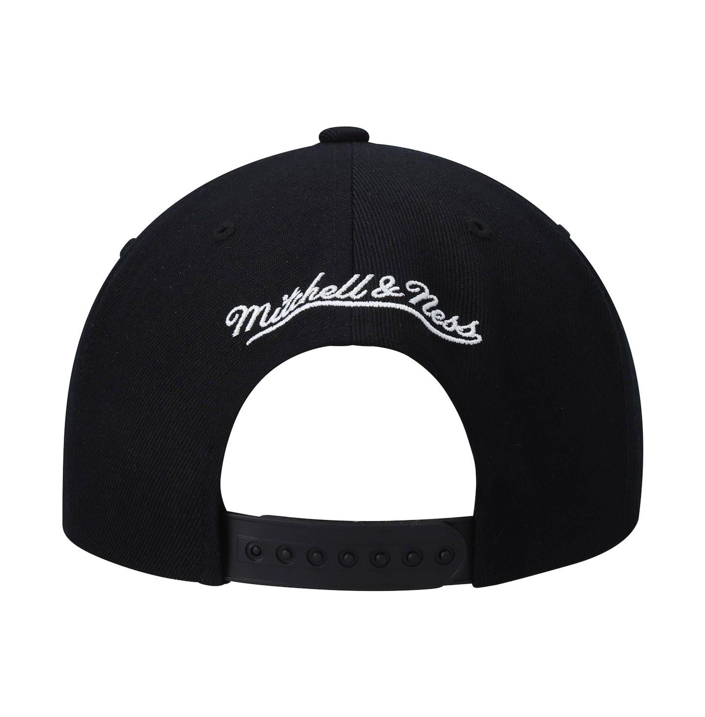 Мужская кепка Mitchell & Ness Black San Antonio Spurs Hardwood Classics Script 2.0 Snapback Hat — фото 5