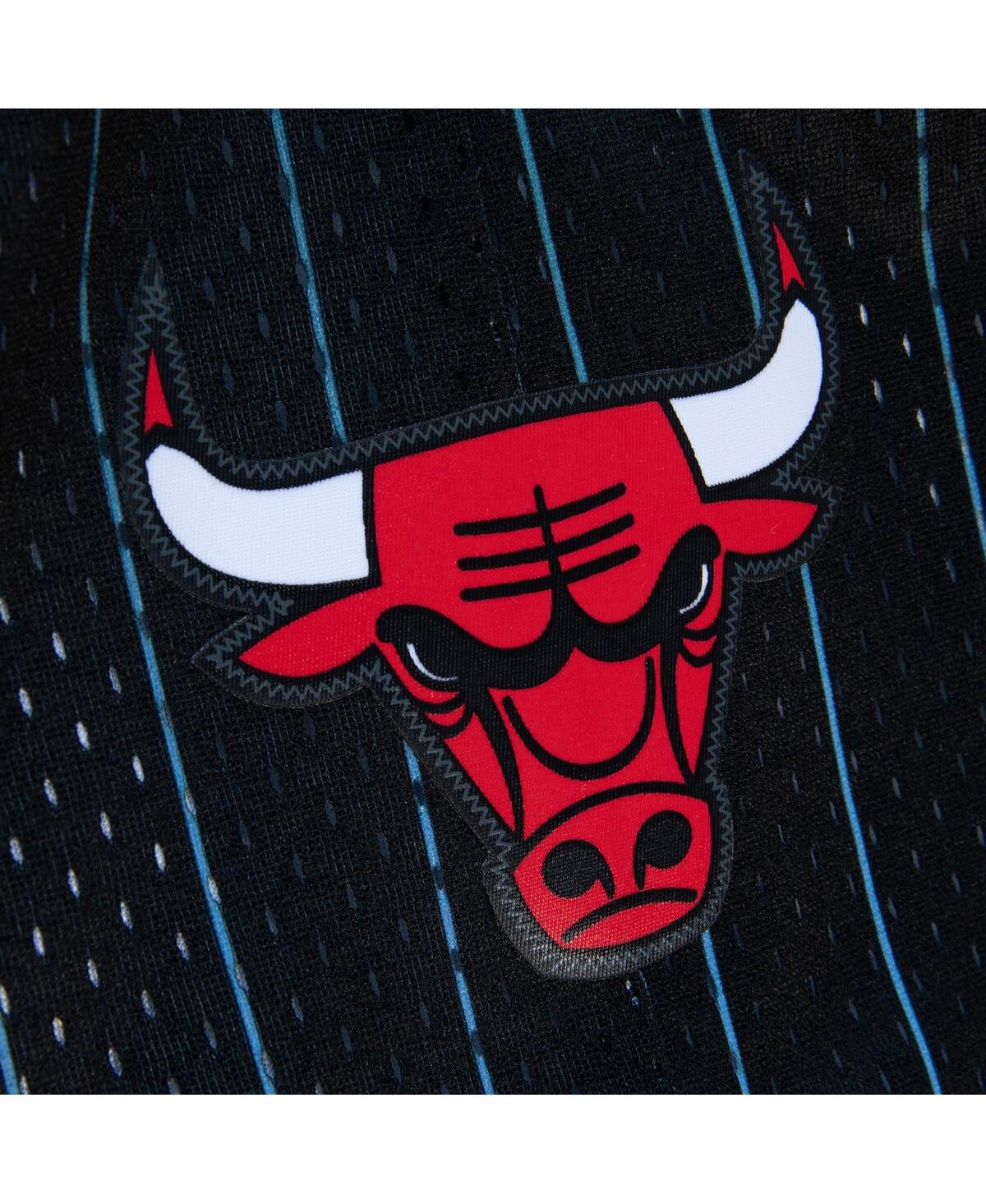 Men's Mitchell & Nessand Light Blue Chicago Bulls 1995/96 Hardwood Classics Fadeaway Reload 3.0 Swingman Shorts - Black, Light Blue