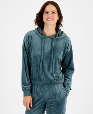 what to wear with grey nike joggers