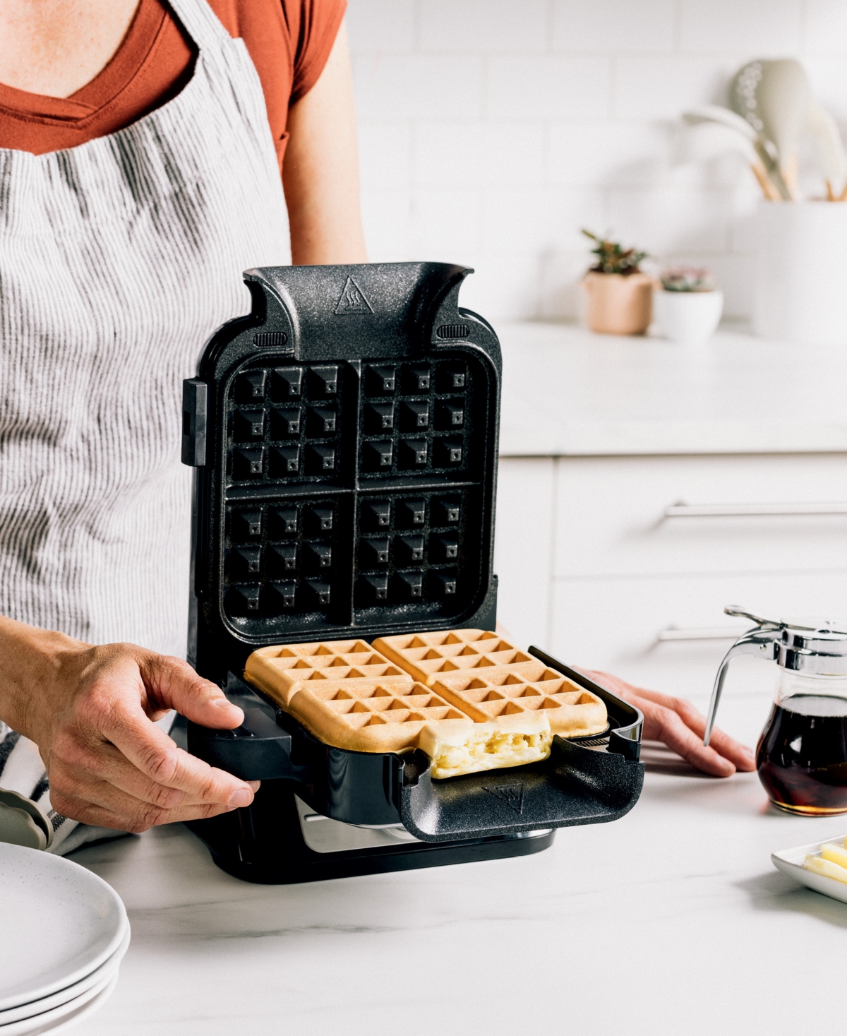 Shop Ninja Bw1001 Belgian Waffle Maker Pro Neverstick In Black,stainless Steel