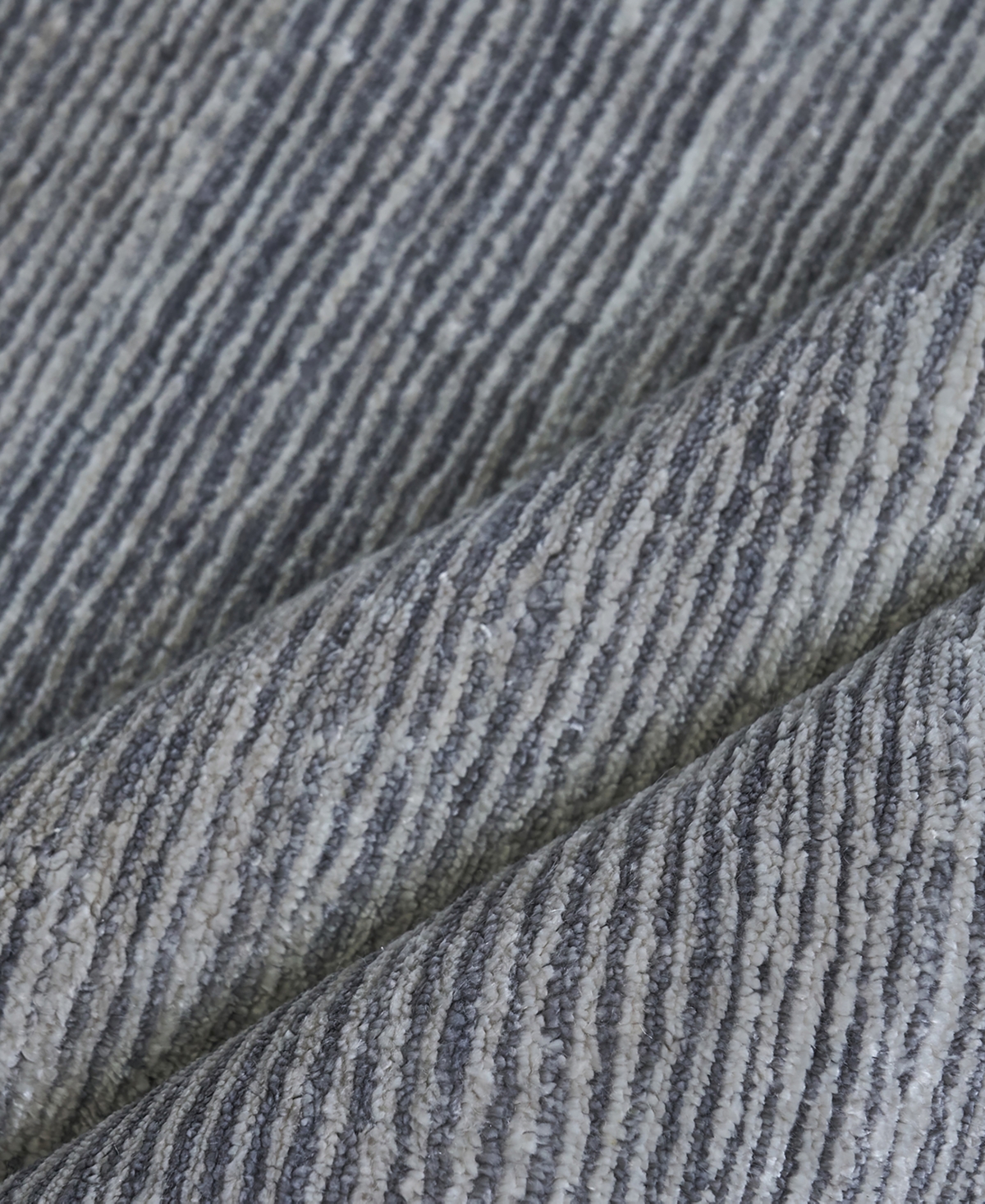 Exquisite Rugs Crush Er3302 8' X 10' Area Rug In Silver Tone