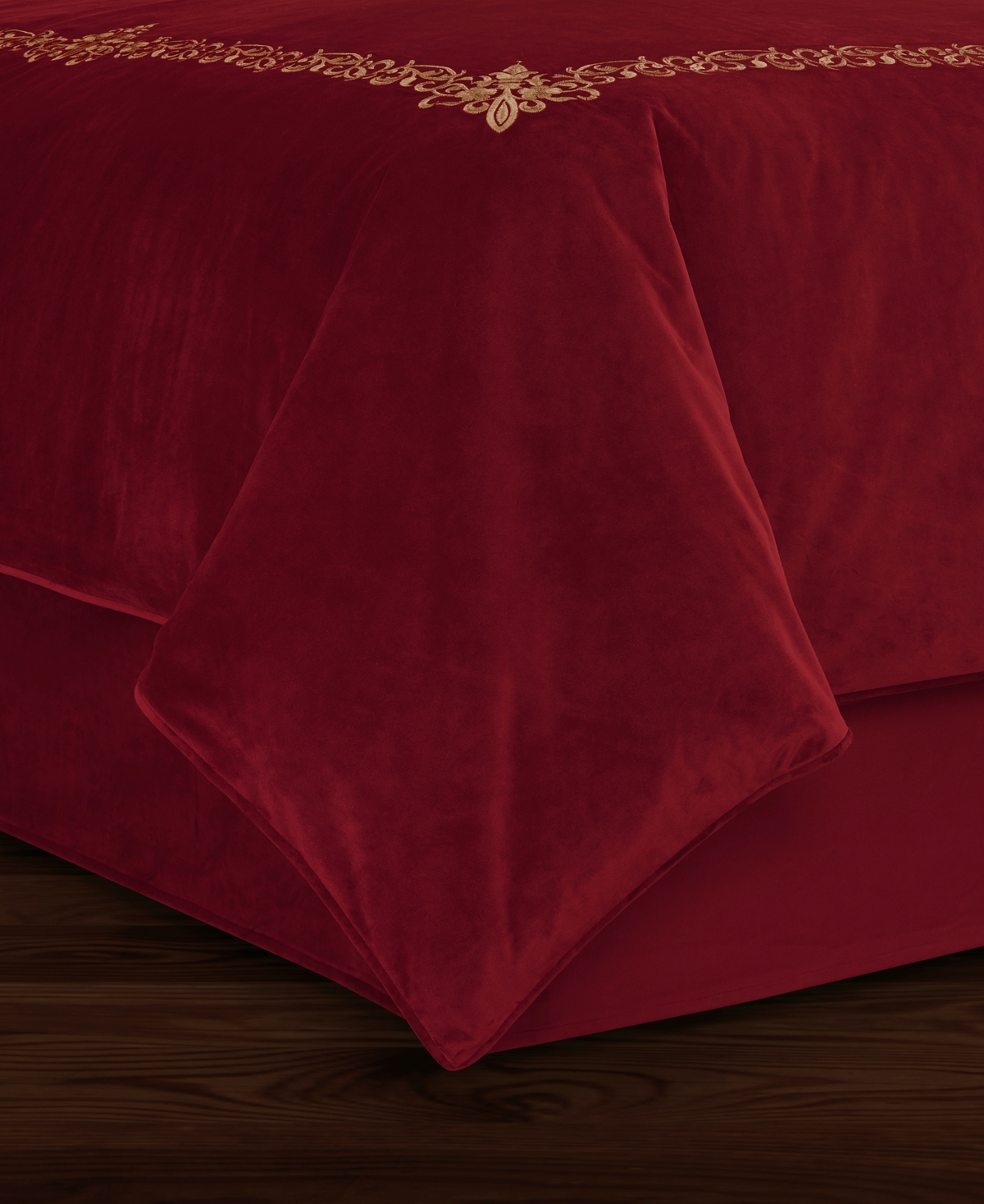 J Queen New York Noelle Bedskirt,