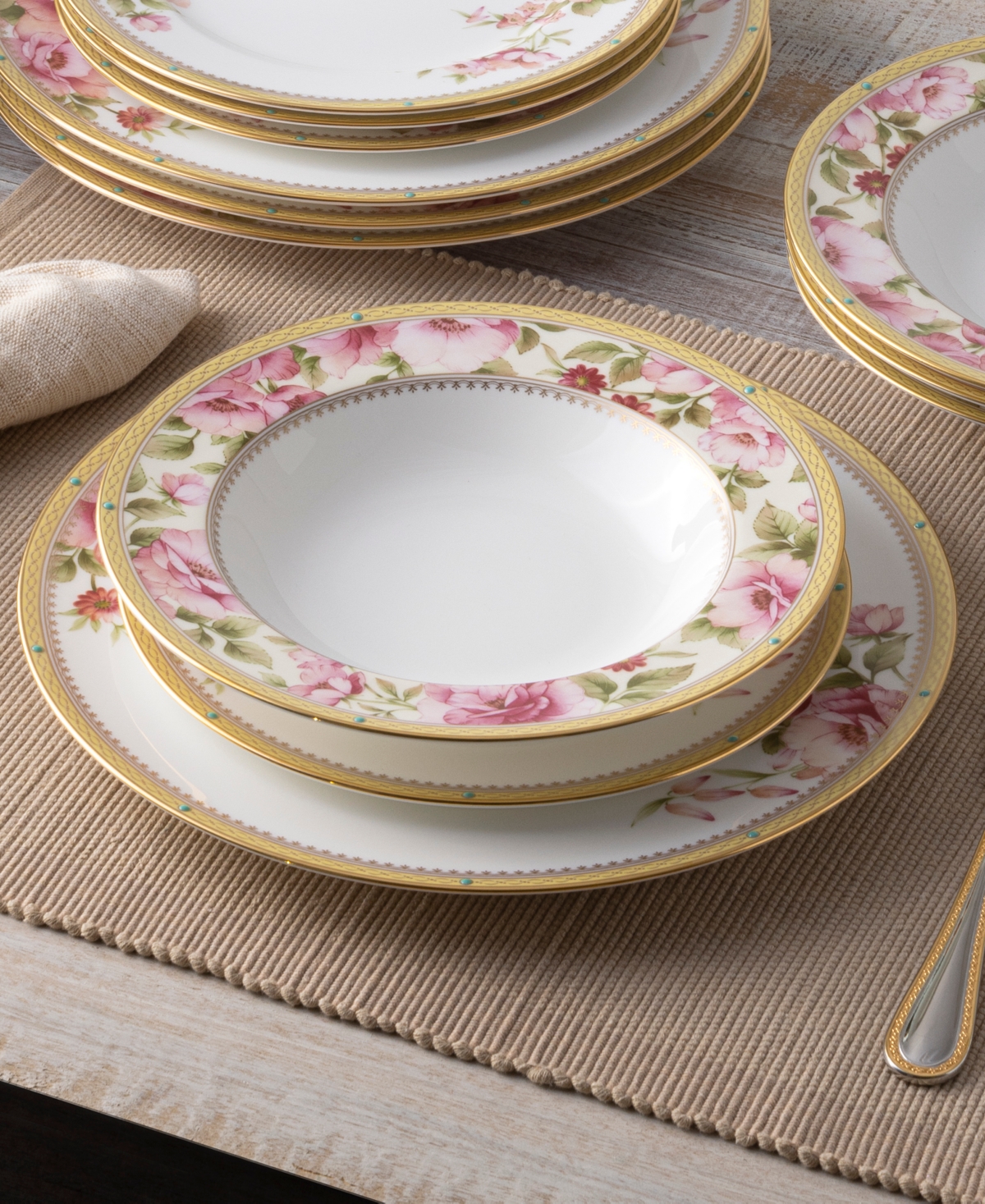 Noritake Hertford Set, Service For 4 - White and Pink