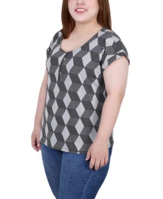 Plus Size Short Extended Sleeve Zip Top