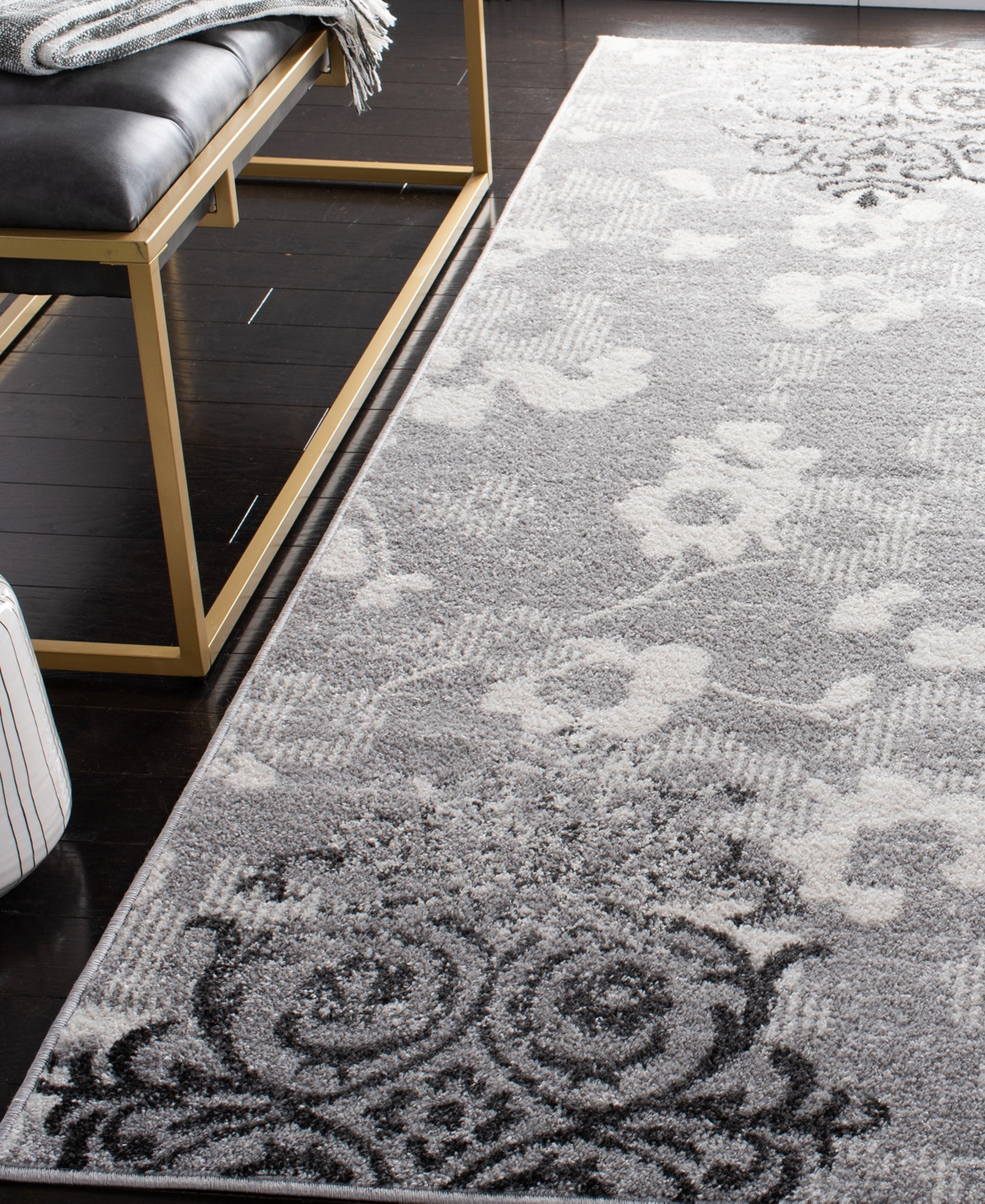 Safavieh Adirondack 114and Ivory Area Rug - Silver