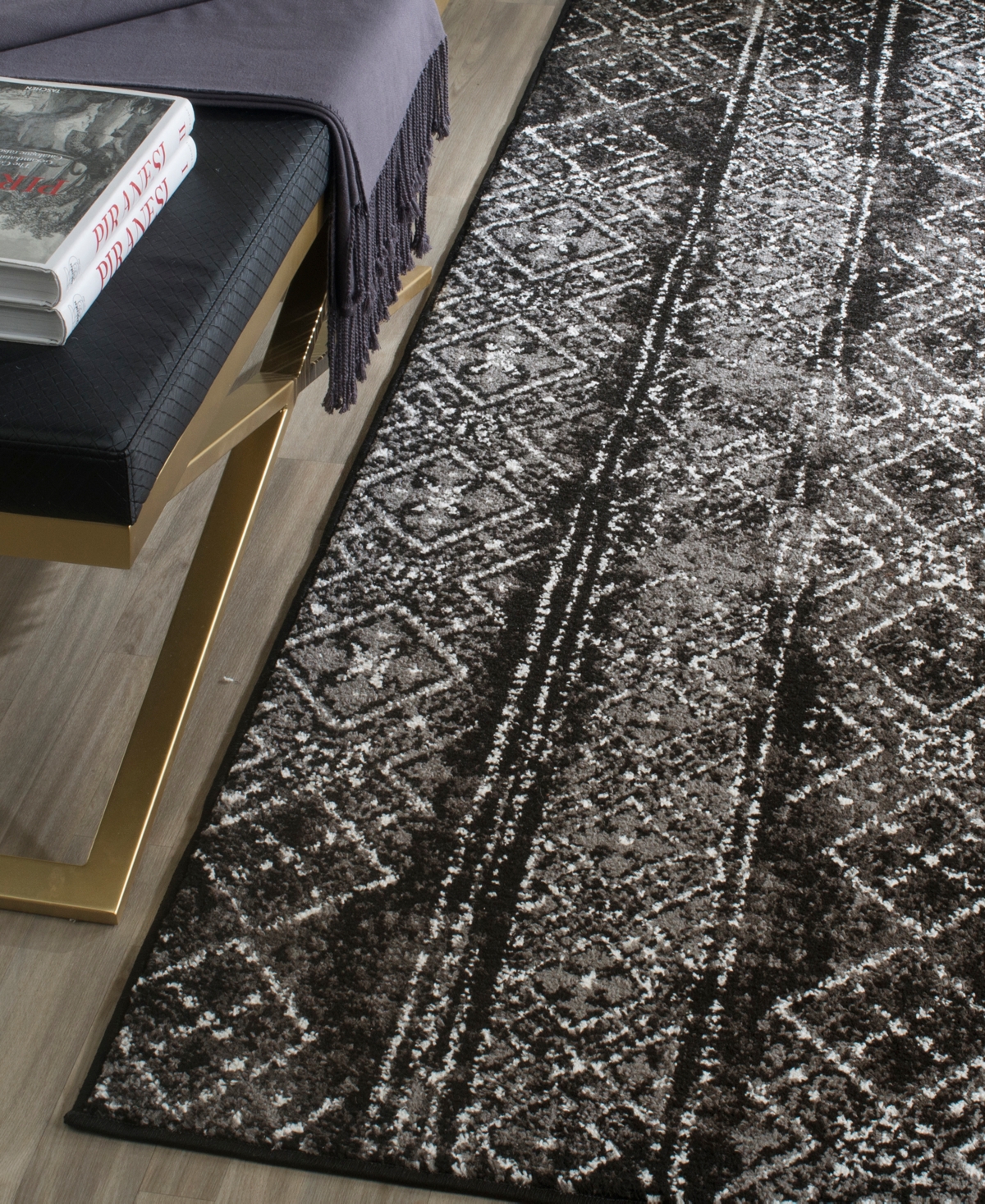 Safavieh Adirondack 111and Silver Area Rug - Black