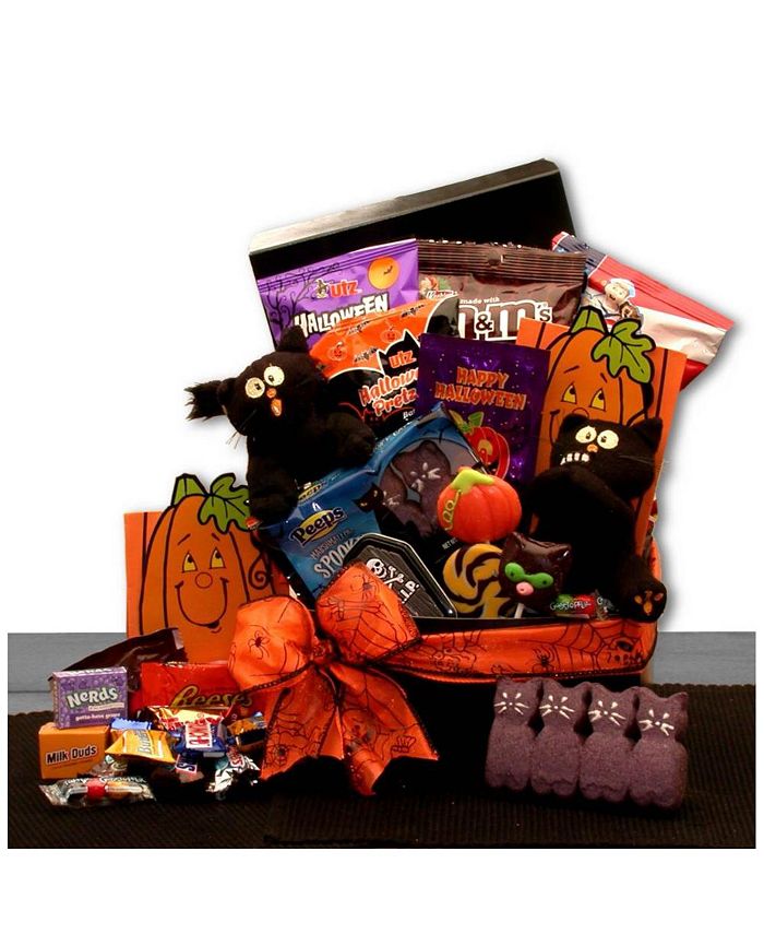 Halloween gift hotsell basket for boyfriend
