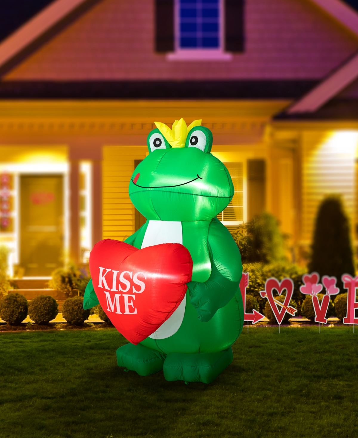 Glitzhome H Lighted Valentine's Inflatable Frog with Heart Decor