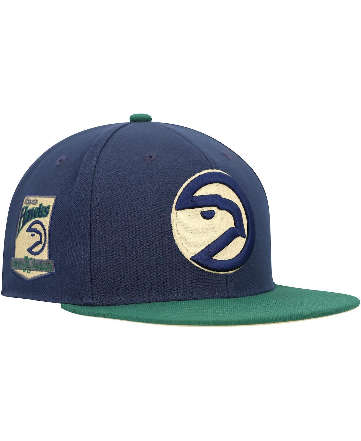 MITCHELL & NESS MEN'S MITCHELL & NESS NAVY, GREEN ATLANTA HAWKS 25 SEASONS HARDWOOD CLASSICS GRASSLAND FITTED HAT