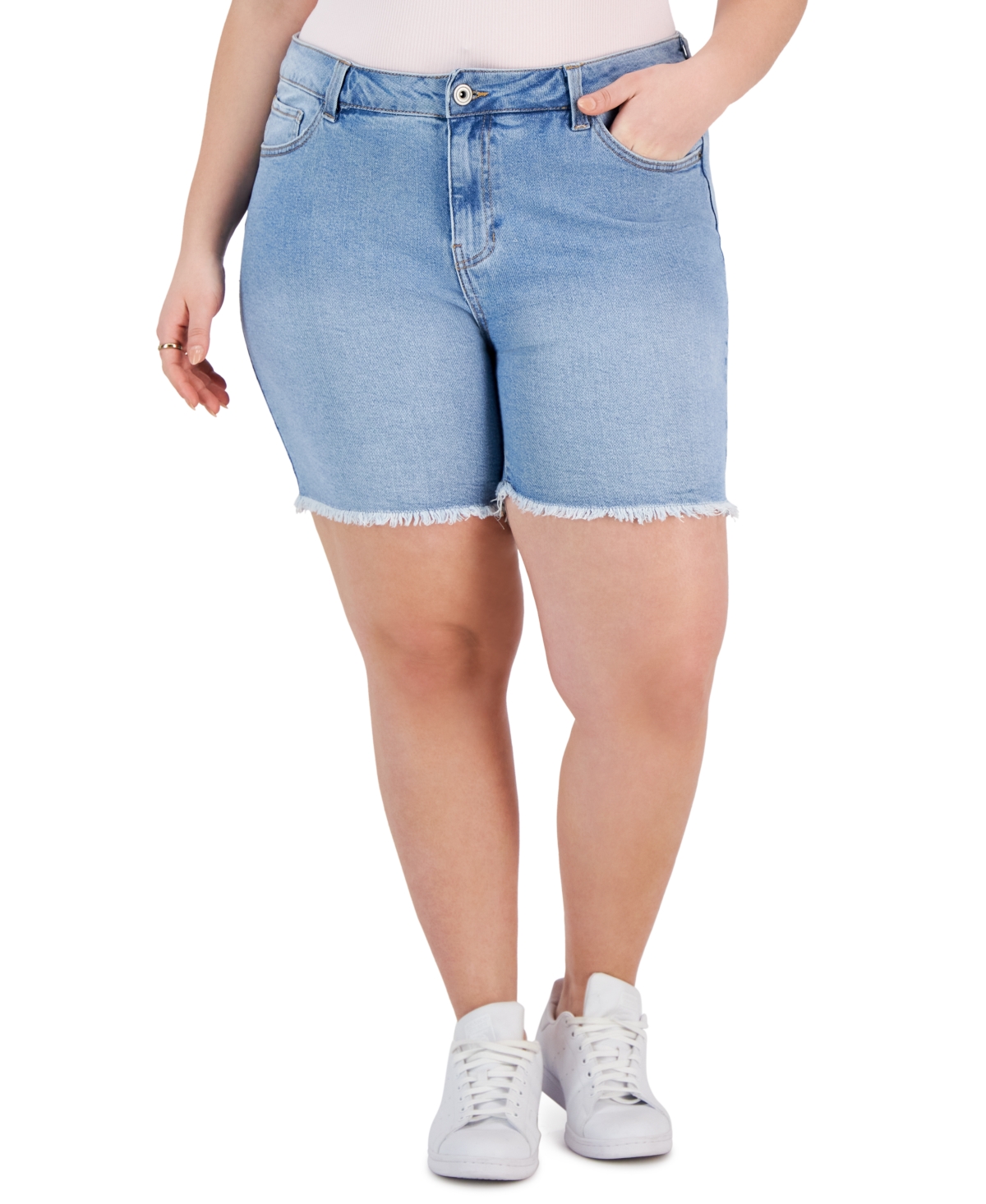 Trendy Plus Size Frayed Bermuda Denim Shorts - Sammogia