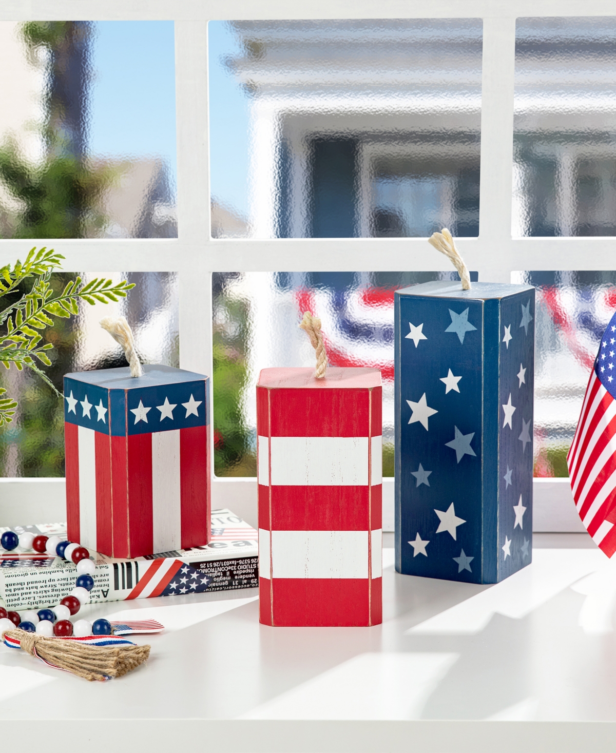 Glitzhome H Wooden Patriotic, Americana Firecracker Table Decor