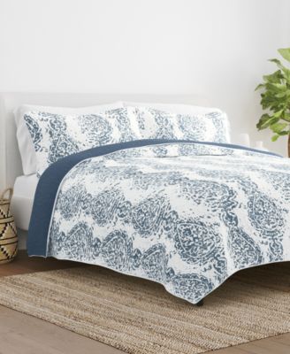 Ienjoy Home All Season Distressed Damask Reversible Quilt Collection In Navy