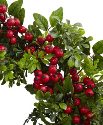 24" Berry Boxwood Wreath