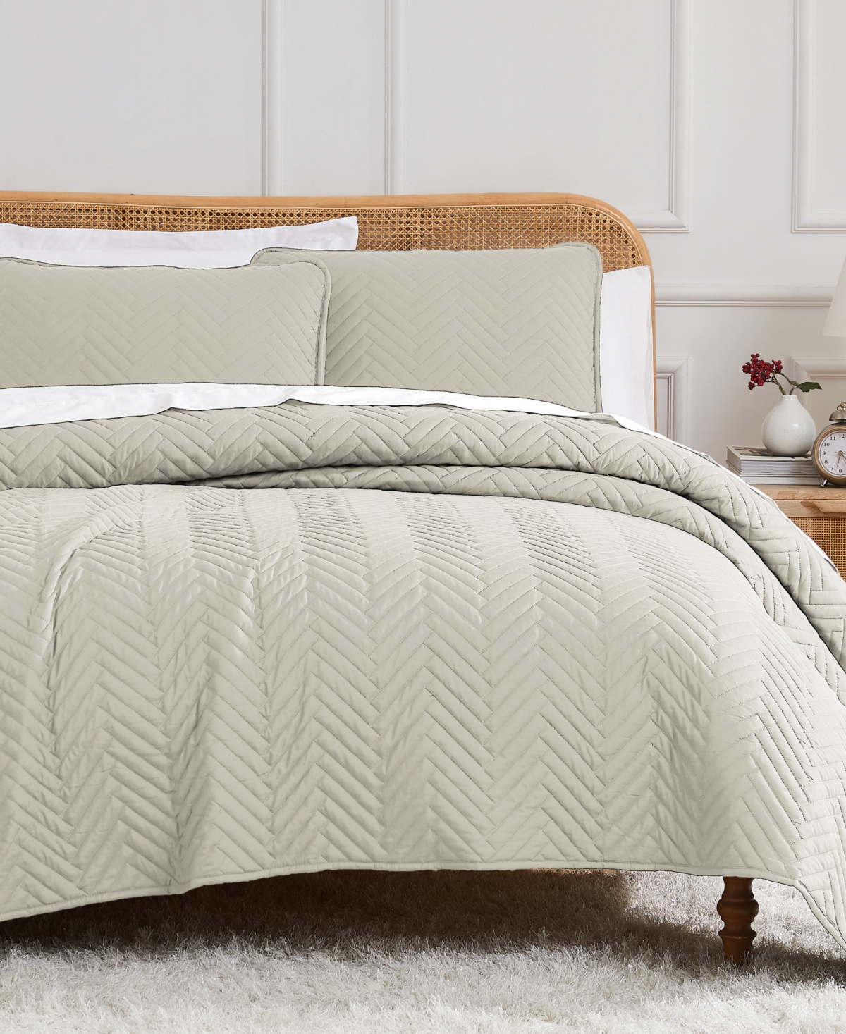 Southshore Fine Linens Solid Color Chevron 2 Piece Quilt Set,