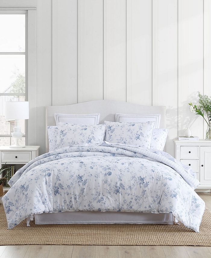Laura Ashley Home - King Quilt Set, Reversible Floral Cotton Bedding with  Matching Shams, Home Decor for All Seasons (Walled Garden Blue, King)