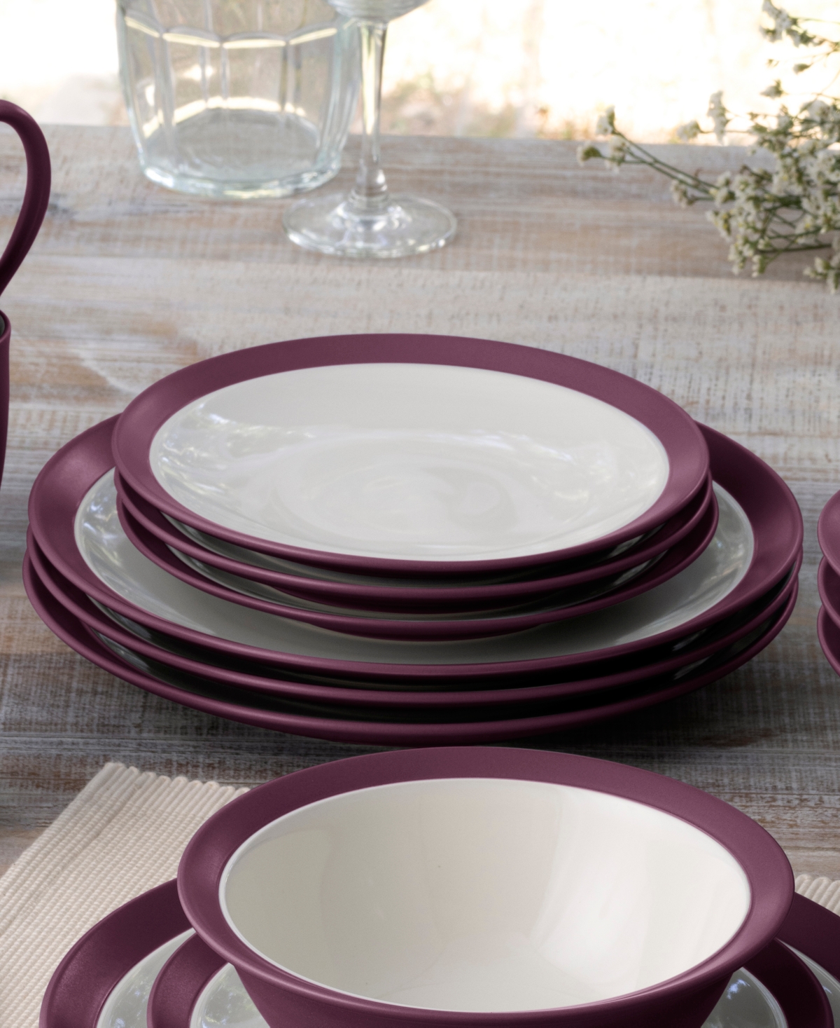 Noritake Colorwave Curve16-Pc. Dinnerware Set, Service for 4 - Burgundy