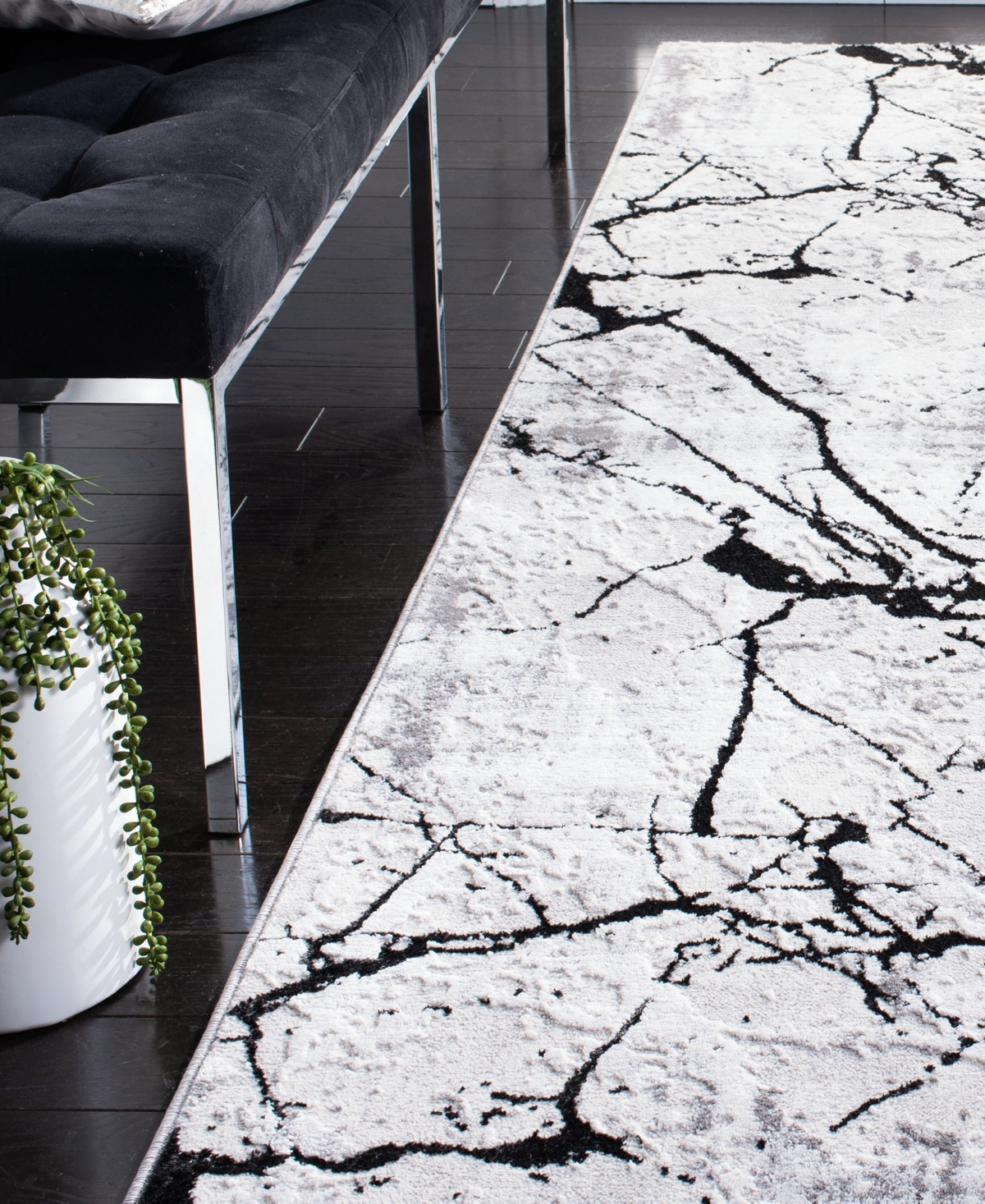 Safavieh Amelia ALA293 20' Area Rug - Black