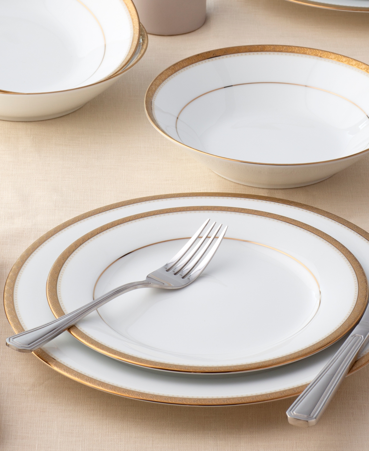 Noritake Charlotta Platinum 4 Piece 10.5" Dinner Plates Set, Service for