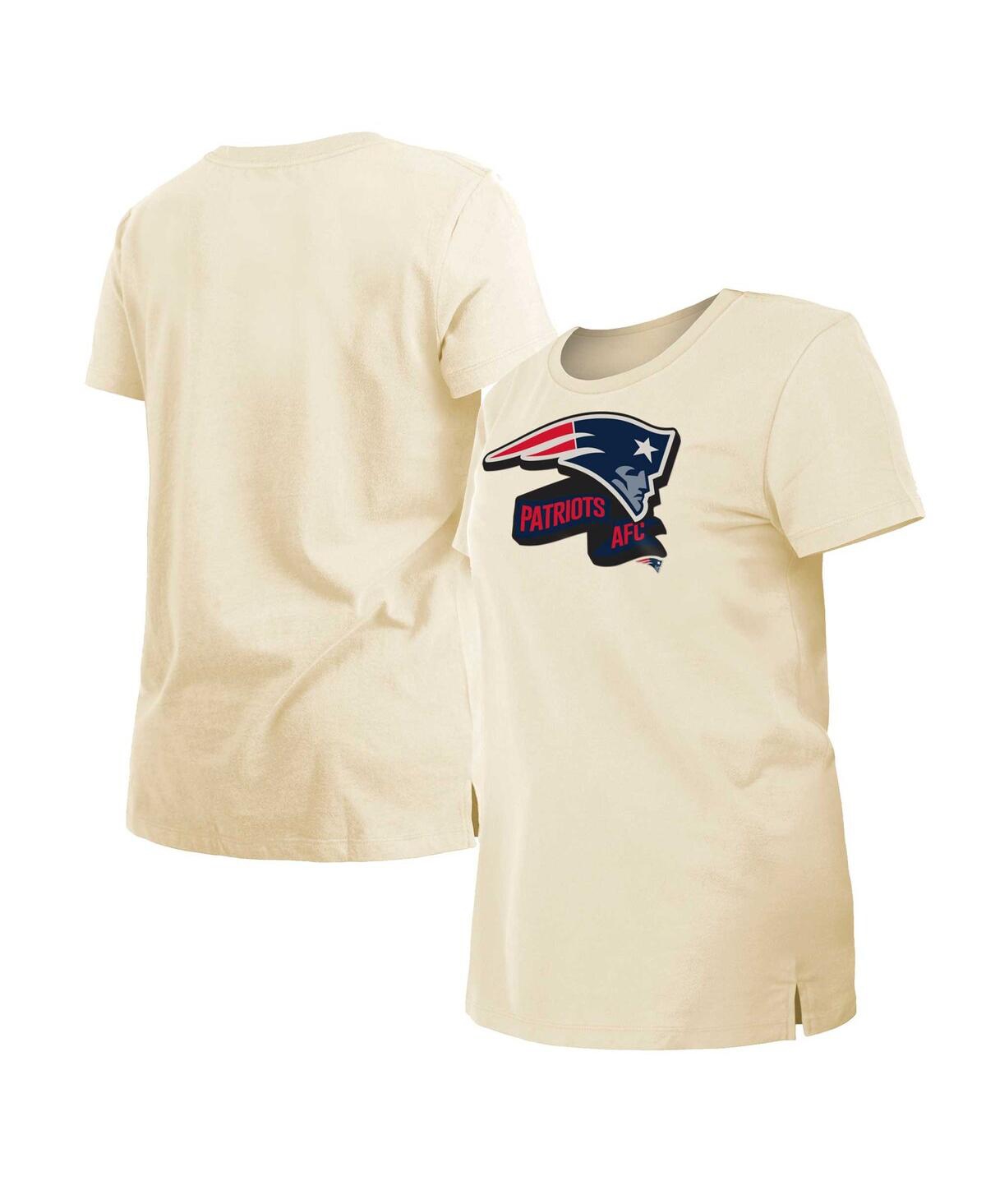 NEW ERA WOMEN'S NEW ERA CREAM NEW ENGLAND PATRIOTS CHROME SIDELINE T-SHIRT 