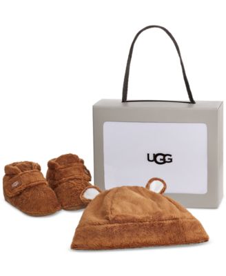 UGG® Baby Bixbee Booties & Beanie Cozy Teddy Bear Set - Macy display picture 1