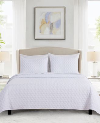 CLOSEOUT! Diamond Stitched 3 Piece Quilt Set, King