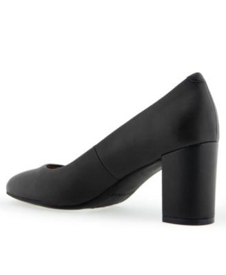 Women's Betsy Pumps
