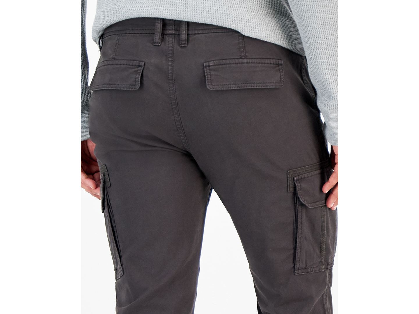 Мужские брюки Sun + Stone Garment-Dyed Tapered Cargo, цвет: Чёрный теневой — фото 6