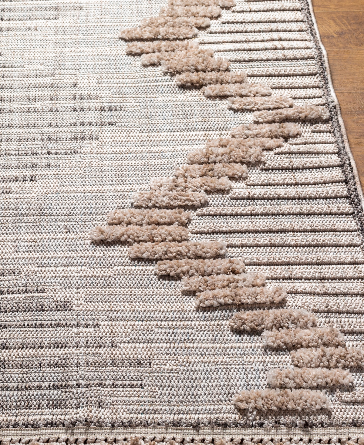 Livabliss Zaragoza Zrz-2300 6'7" x 9' Area Rug
