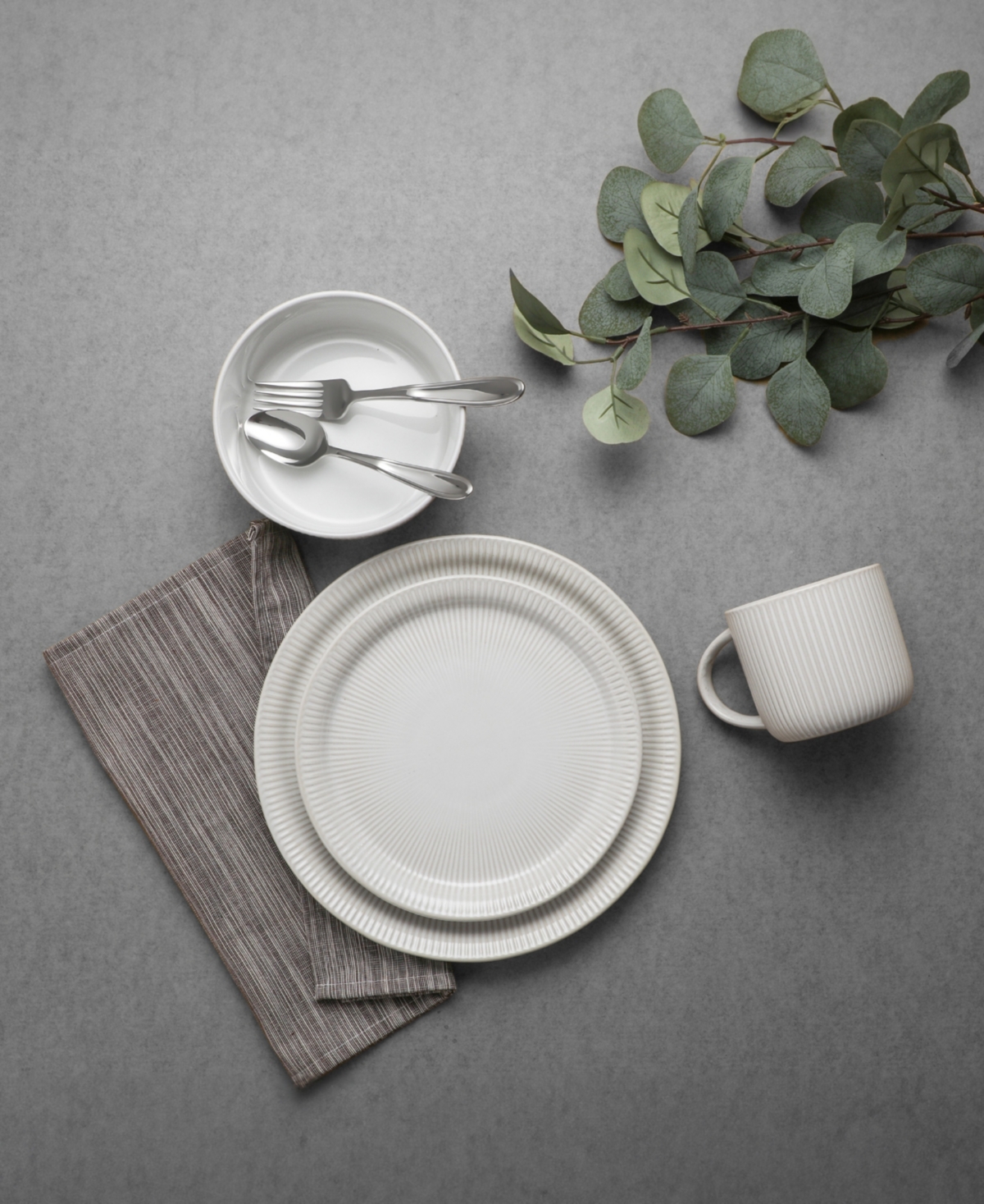 Table 12 Parchment Embossed 16 Piece Dinnerware Set, Service For 4 In White