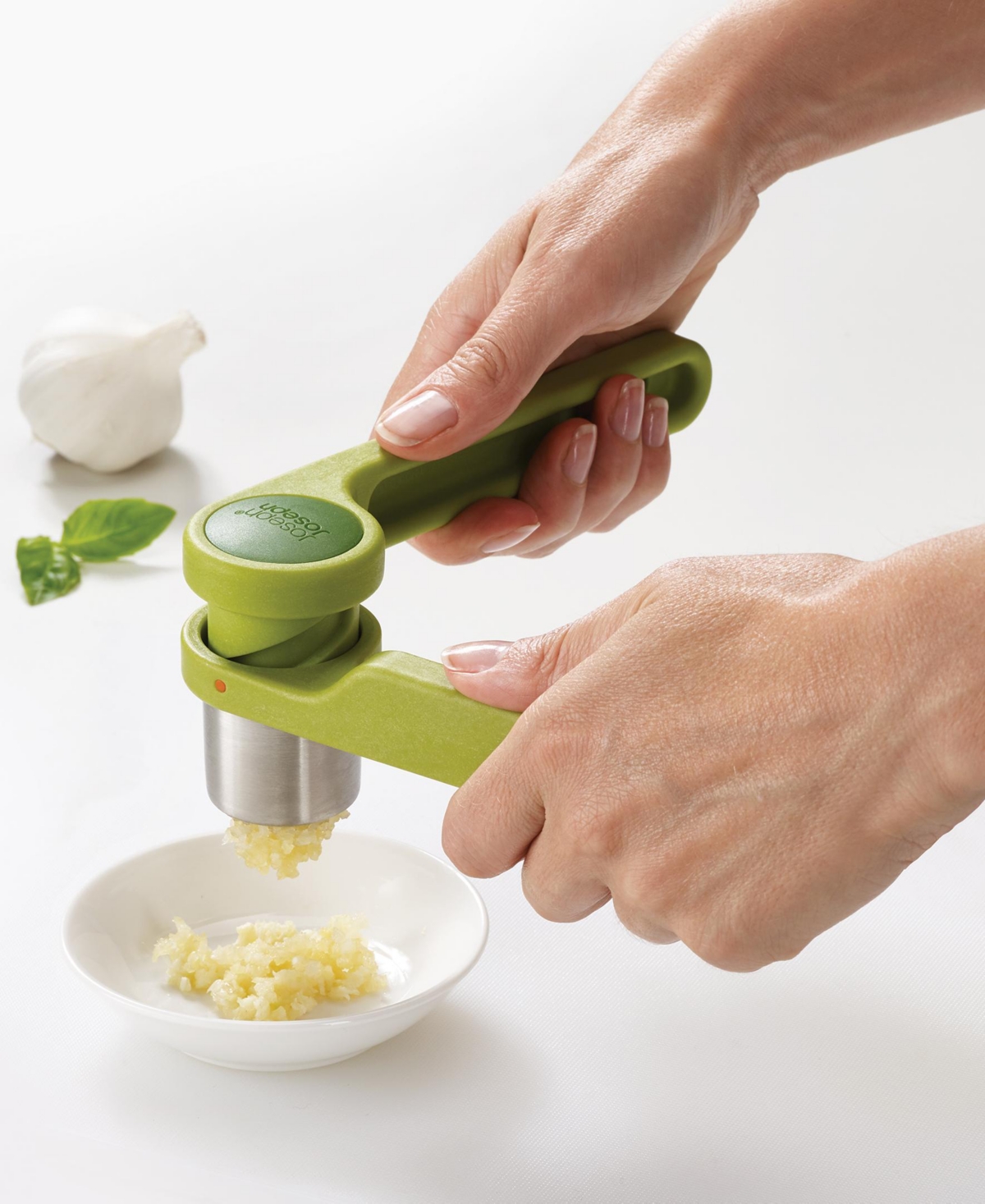 Joseph Joseph Helix Garlic Press In Green