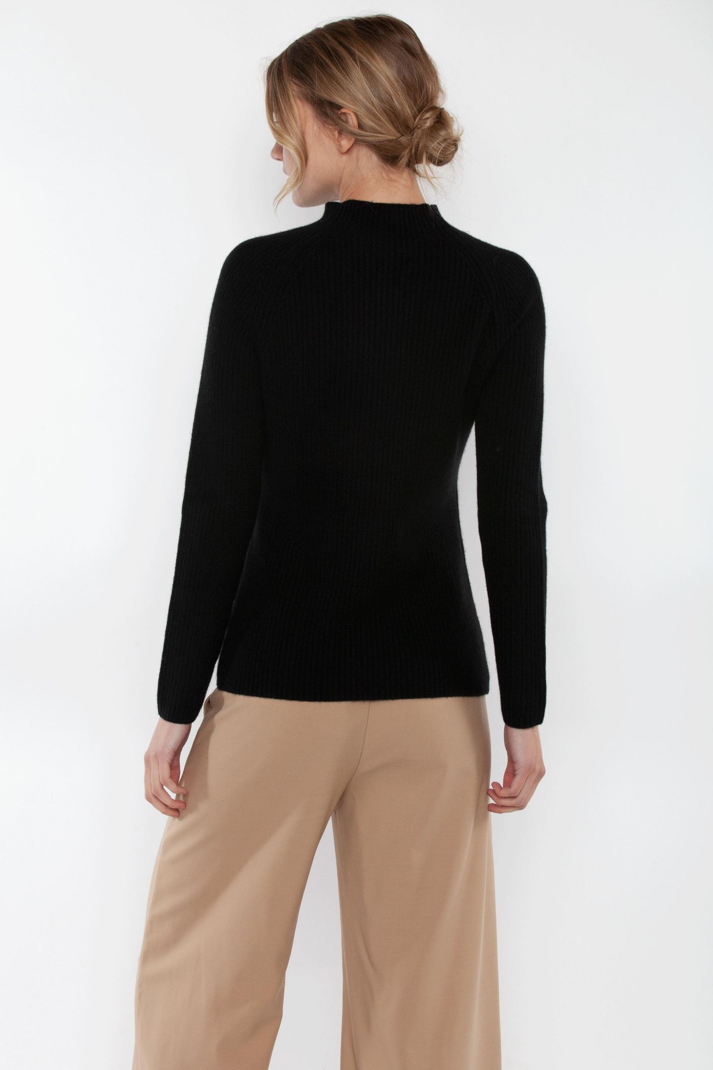 Женский свитер JENNIE LIU 100% Pure Cashmere Long Sleeve Chunky Rib Funnel Neck, цвет: Чёрный — фото 3