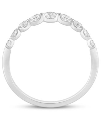 Diamond Graduated Band (1/2 ct. t.w.) in 14k White Gold