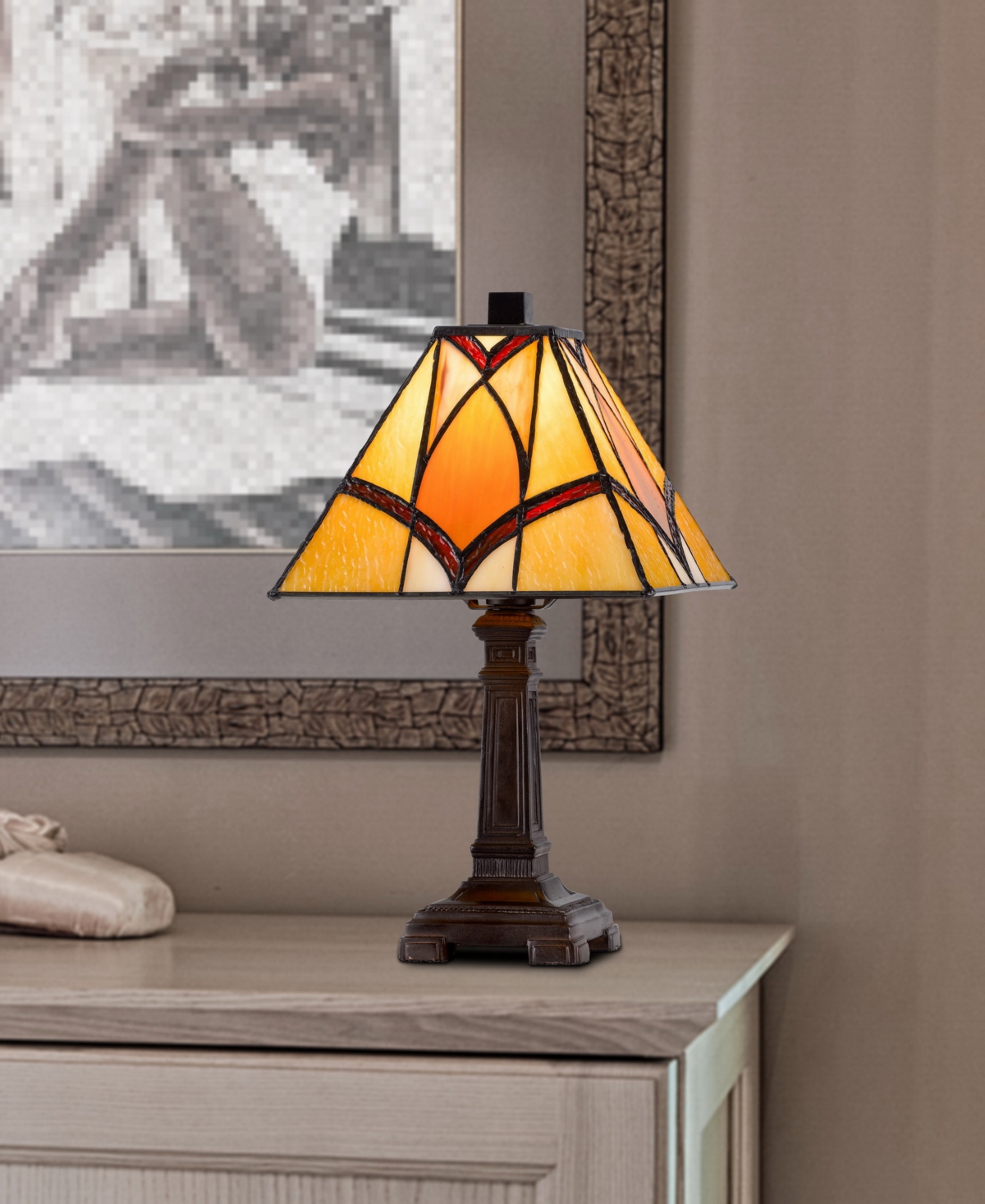 CAL LIGHTING 13.5" HEIGHT METAL AND RESIN ACCENT LAMP 