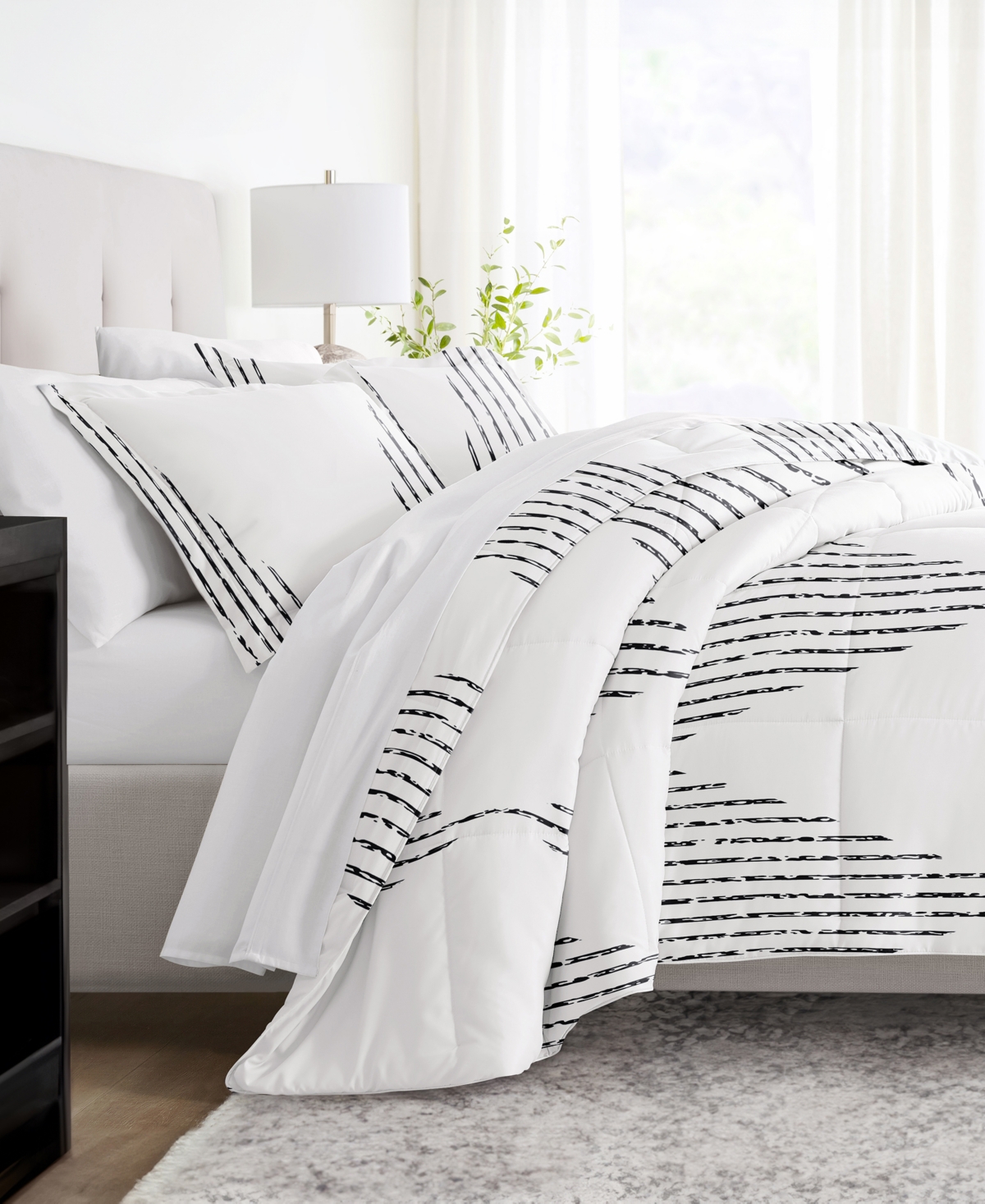 Home Collection 3 Piece Premium Ultra Soft Diamond Stripe Comforter Set,