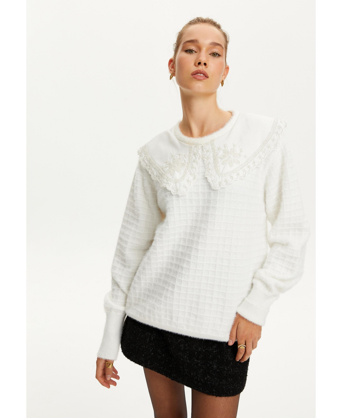 Women's Embroidered Sweater - Ecru