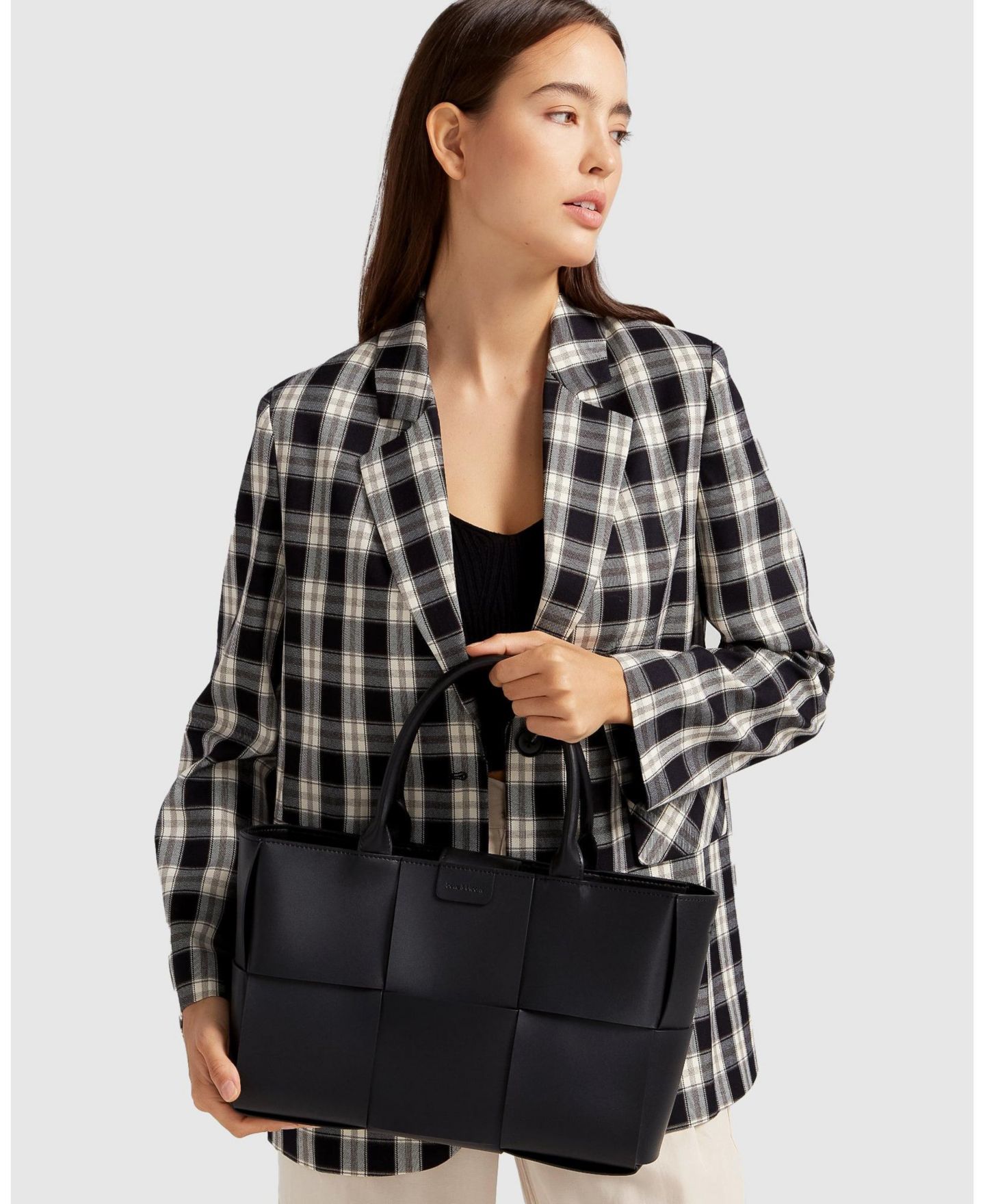 Женская сумка Belle & Bloom Long Way Home Woven Tote, цвет: Чёрный — фото 3
