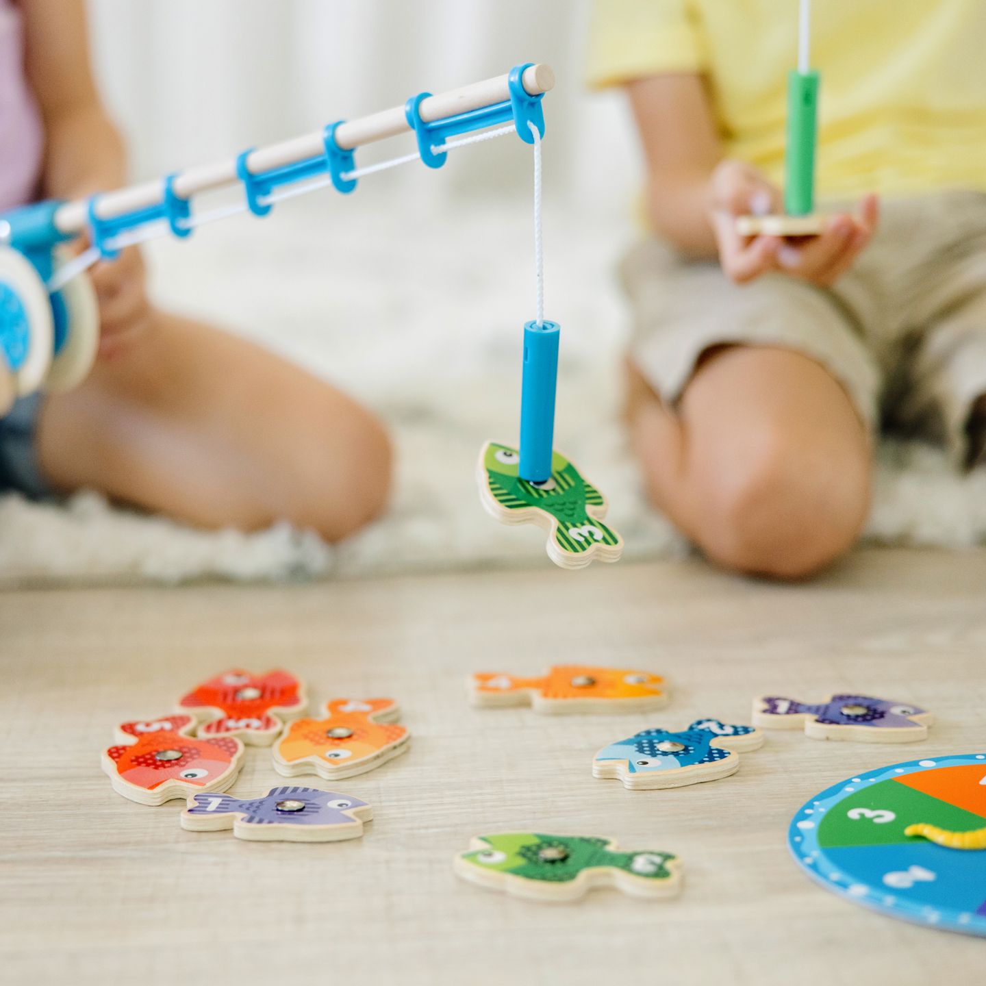 Детская игрушка Melissa and Doug Magnetic Fishing Catch & Count Game, Ages 3+ — фото 5