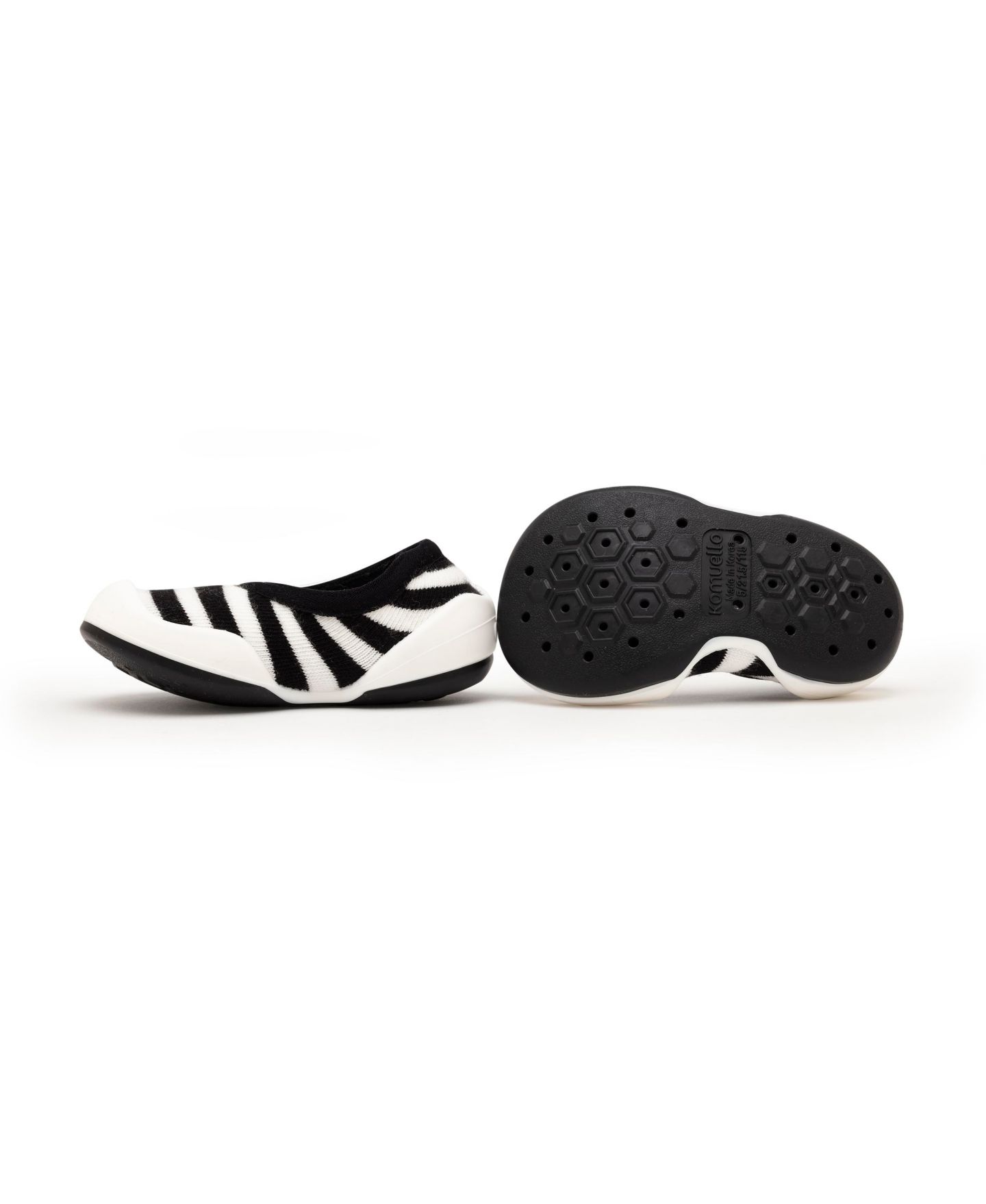 Обувь Komuello Girl First Walk Sock Shoes Flat Black Stripe для мальчиков-малышей, цвет: Чёрный — фото 2