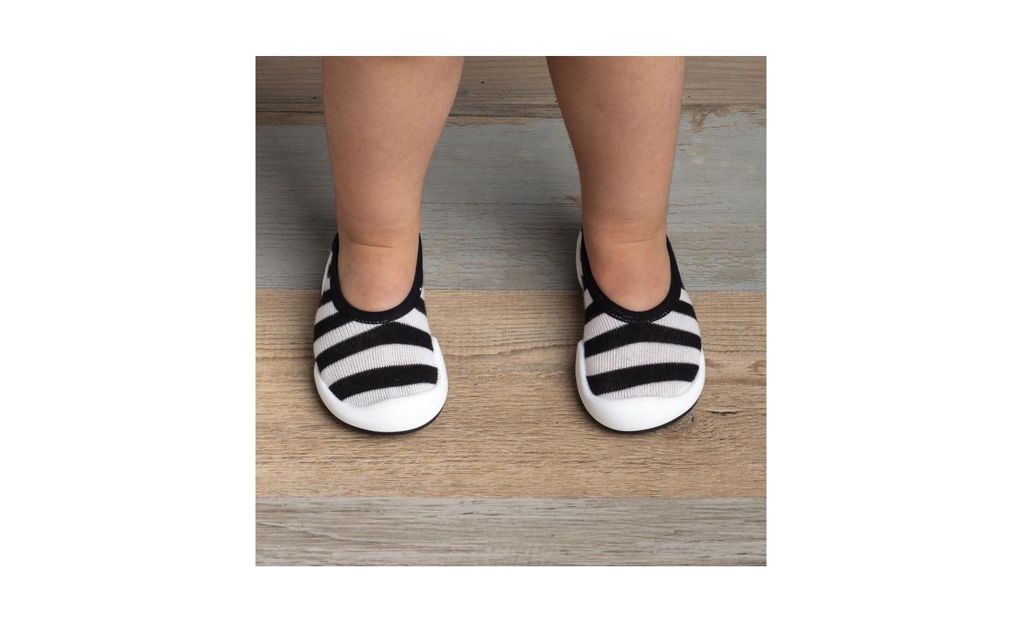 Обувь Komuello Girl First Walk Sock Shoes Flat Black Stripe для мальчиков-малышей, цвет: Чёрный — фото 3