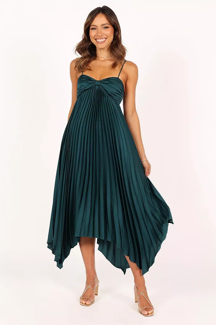 https://slimages.macysassets.com/is/image/MCY/products/1/optimized/26900141_fpx.tif?op_sharpen=1&wid=700&fit=fit,1&fmt=webp
