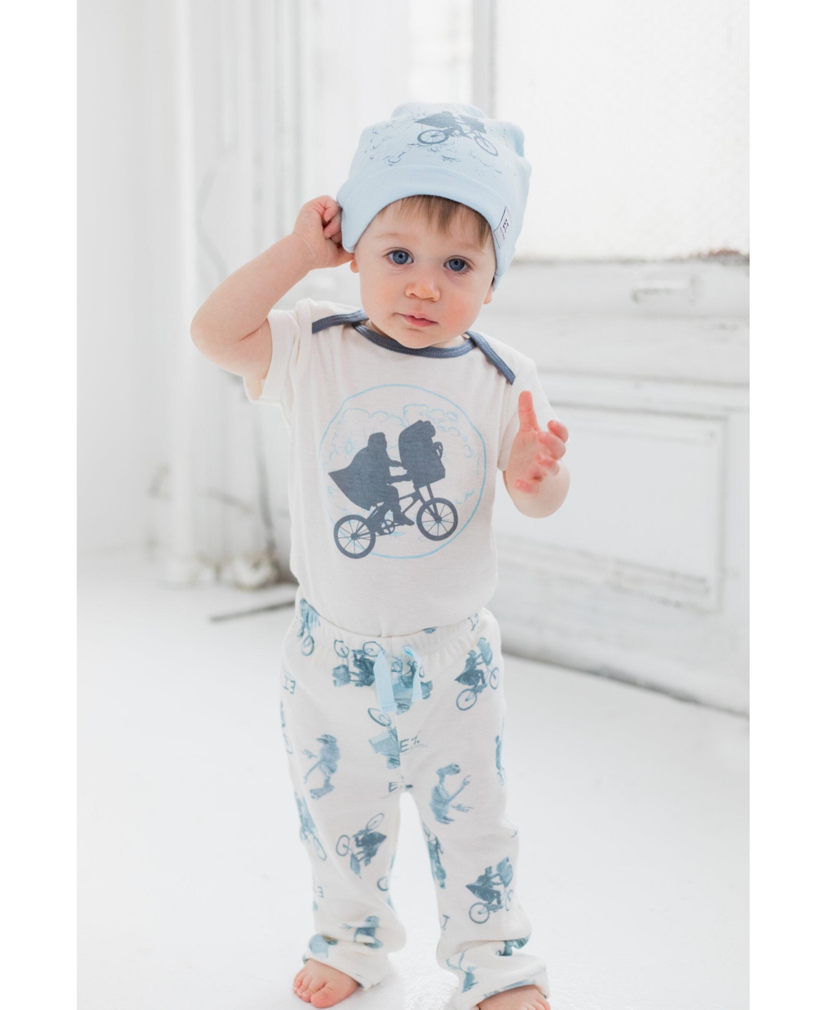 Welcome to the Universe Baby E.t. the Extra-Terrestrial Baby Bodysuit, Pant & Hat 3 Piece Set/ Dark Grey Heather -/ dark grey heather