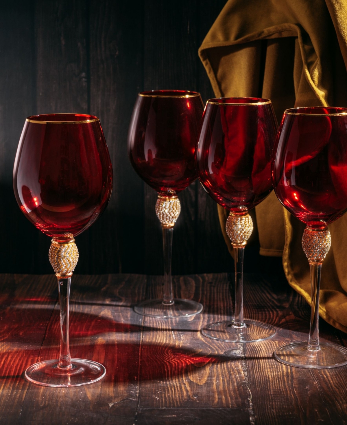 The Wine Savant Set Of 4 Diamond Stemmed Wine Glasses, 14 oz Set Of 4 In Red