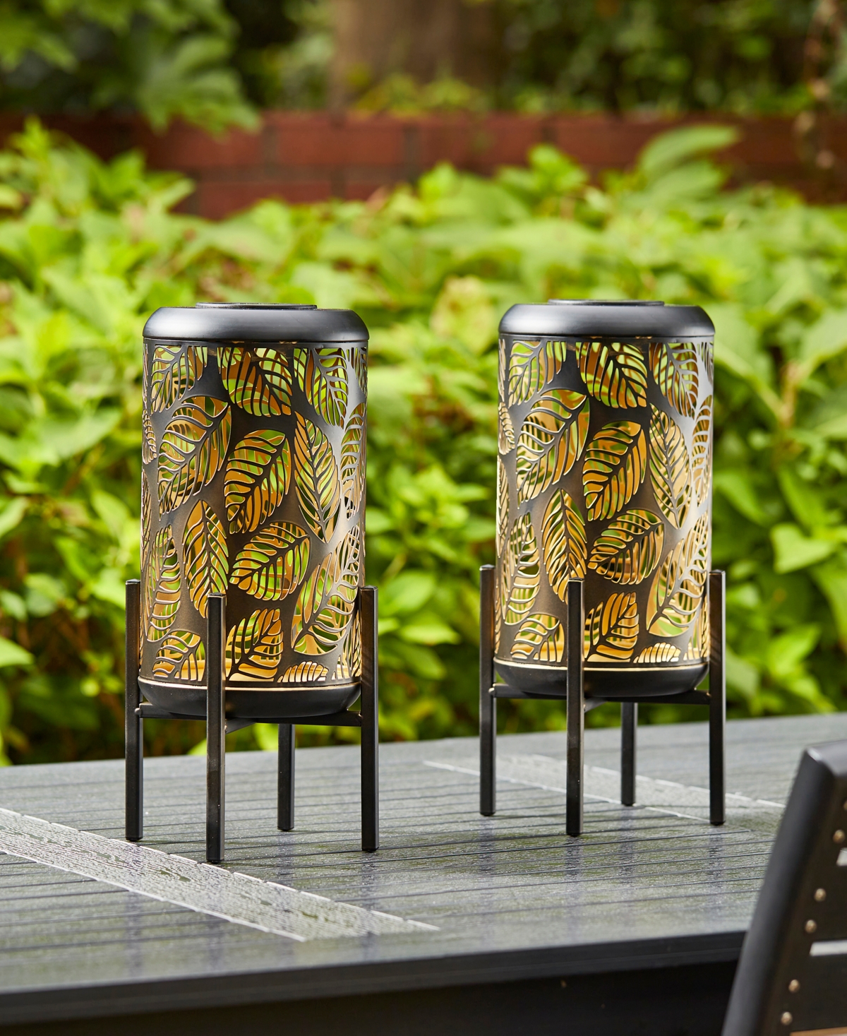 Glitzhome H Set of 2 Black and Gold-Tone Metal Cutout Leaves Pattern Solar Powered Led Outdoor Lantern with Stand