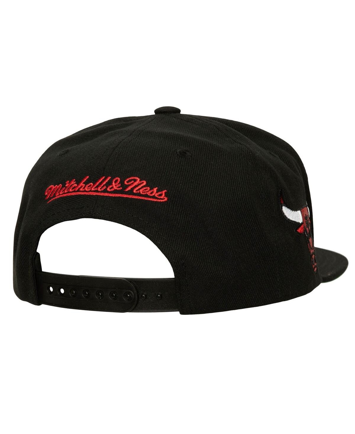 Shop Mitchell & Ness Men's  White, Black Chicago Bulls Retro Sport Colorblock Script Snapback Hat In White,black