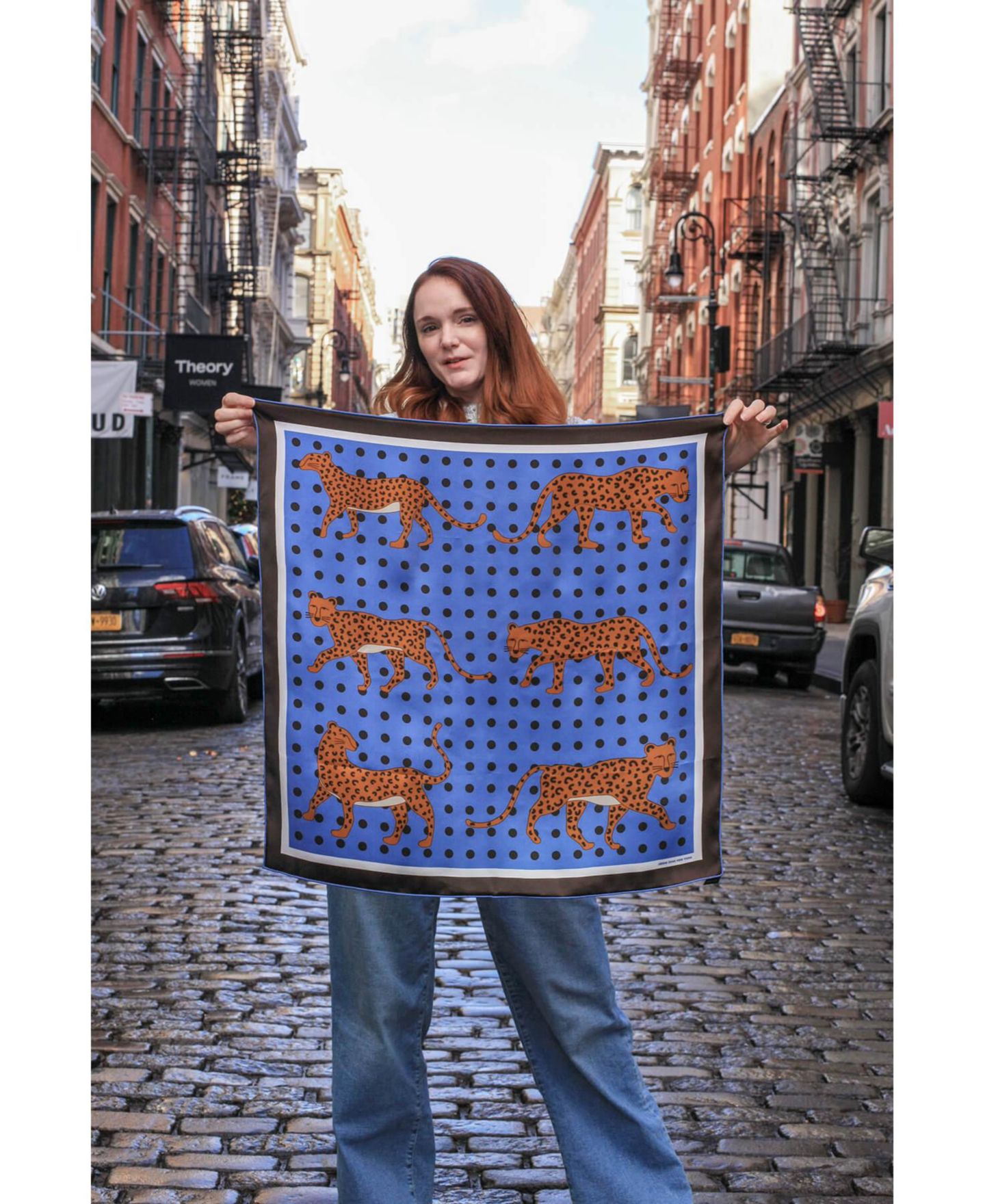 Женский шарф Jessie Zhao New York Double Sided Silk Scarf Of Blue Leopards Garden, цвет: Коричневый — фото 3