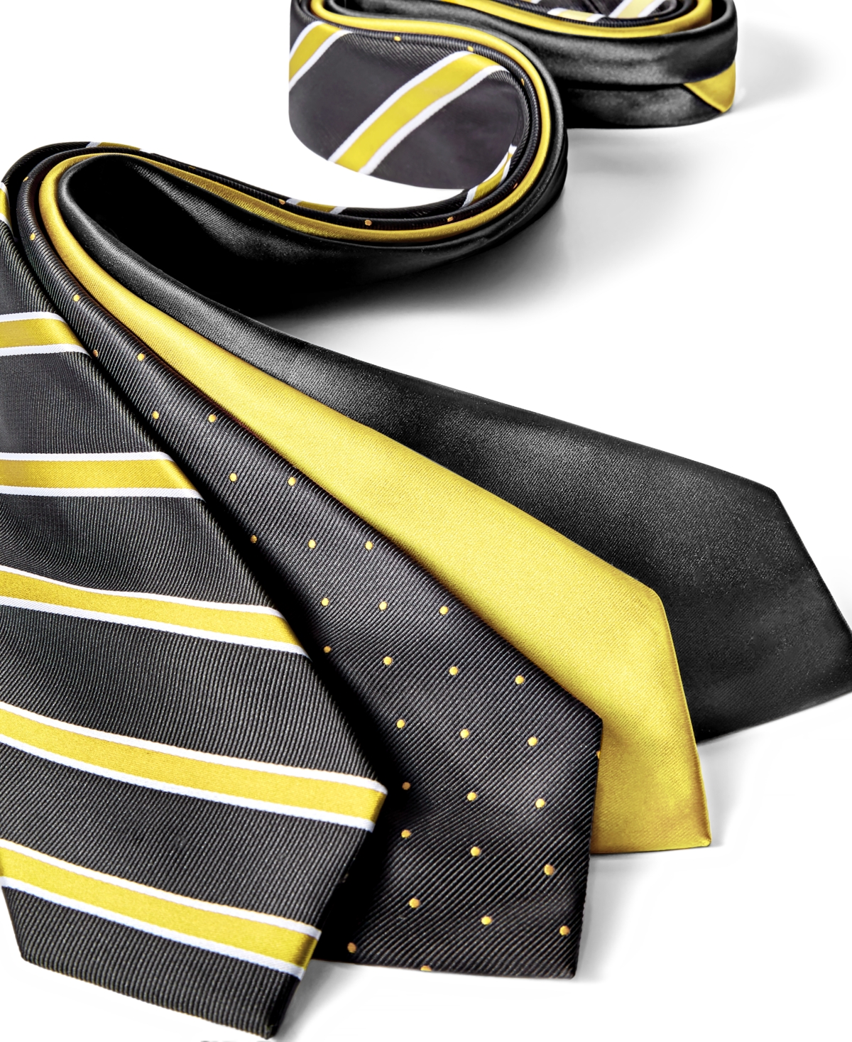 Shop Tayion Collection Men's Black & Gold Solid Tie