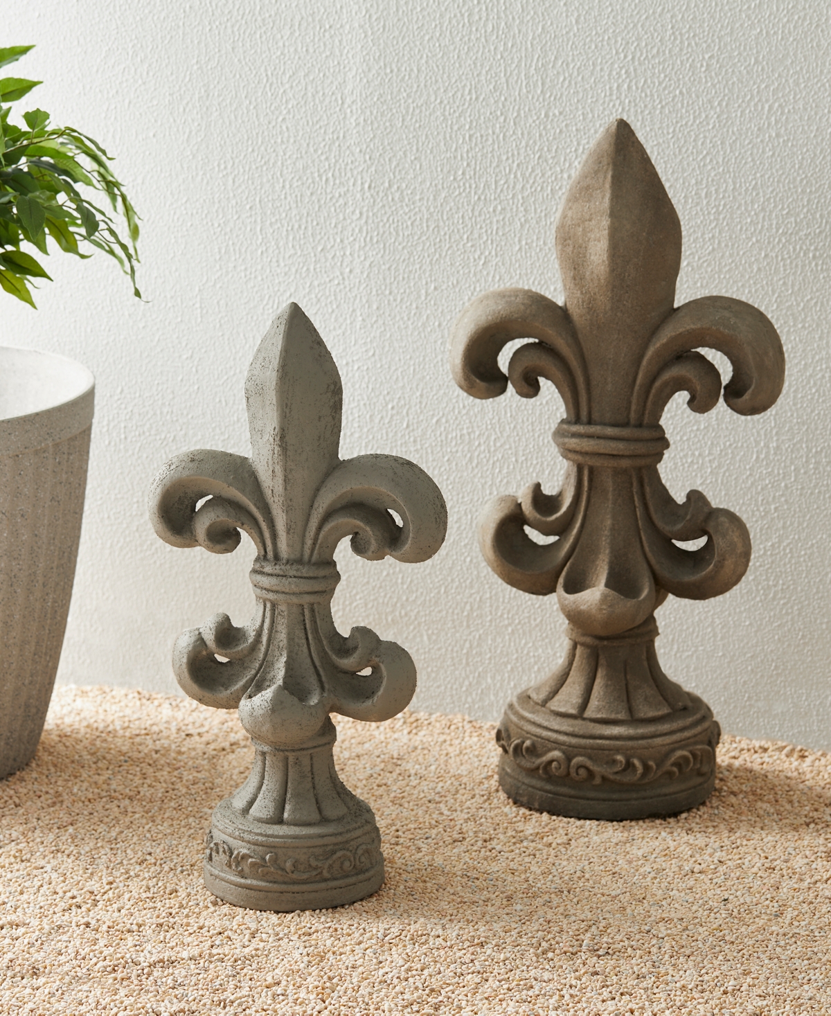 Glitzhome Standing Fleur De Lis Garden Statue