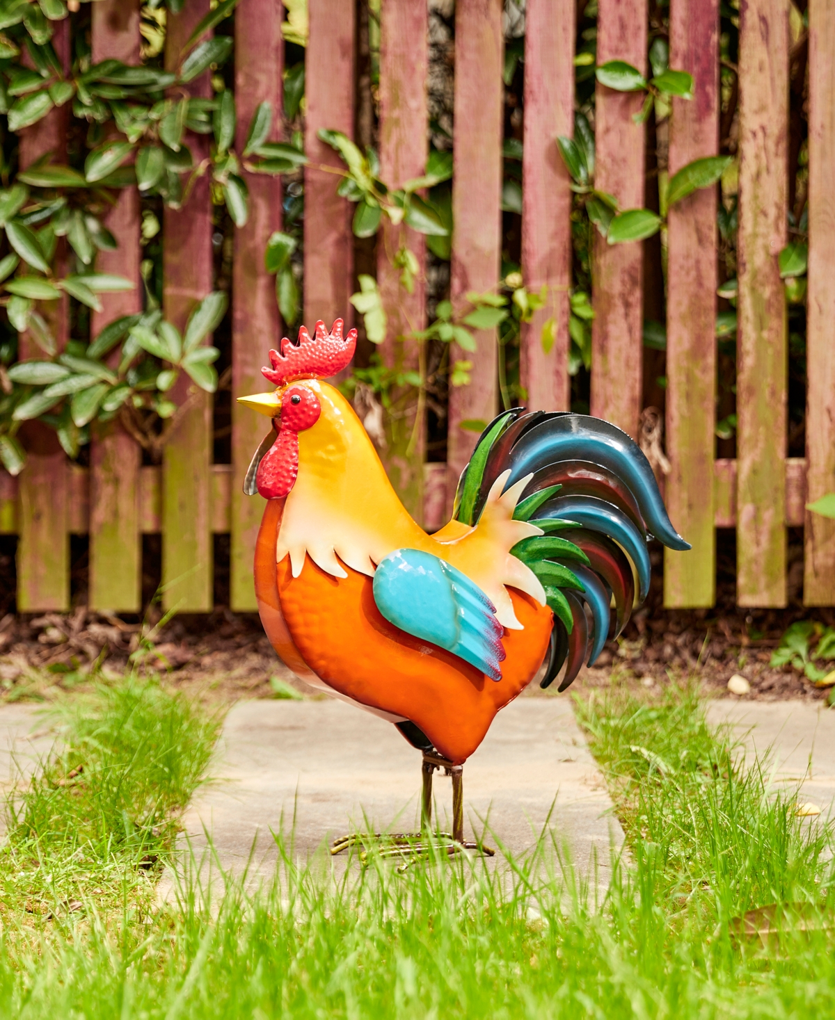 Glitzhome Metal Vibrant Standing Rooster Garden Statue
